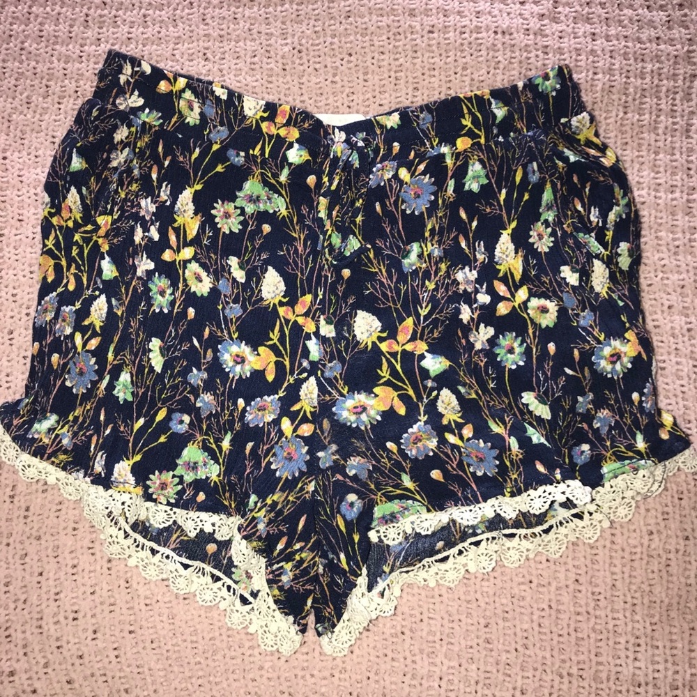 Flowery Sophie Rue Shorts w/Lace Trim 3/$10